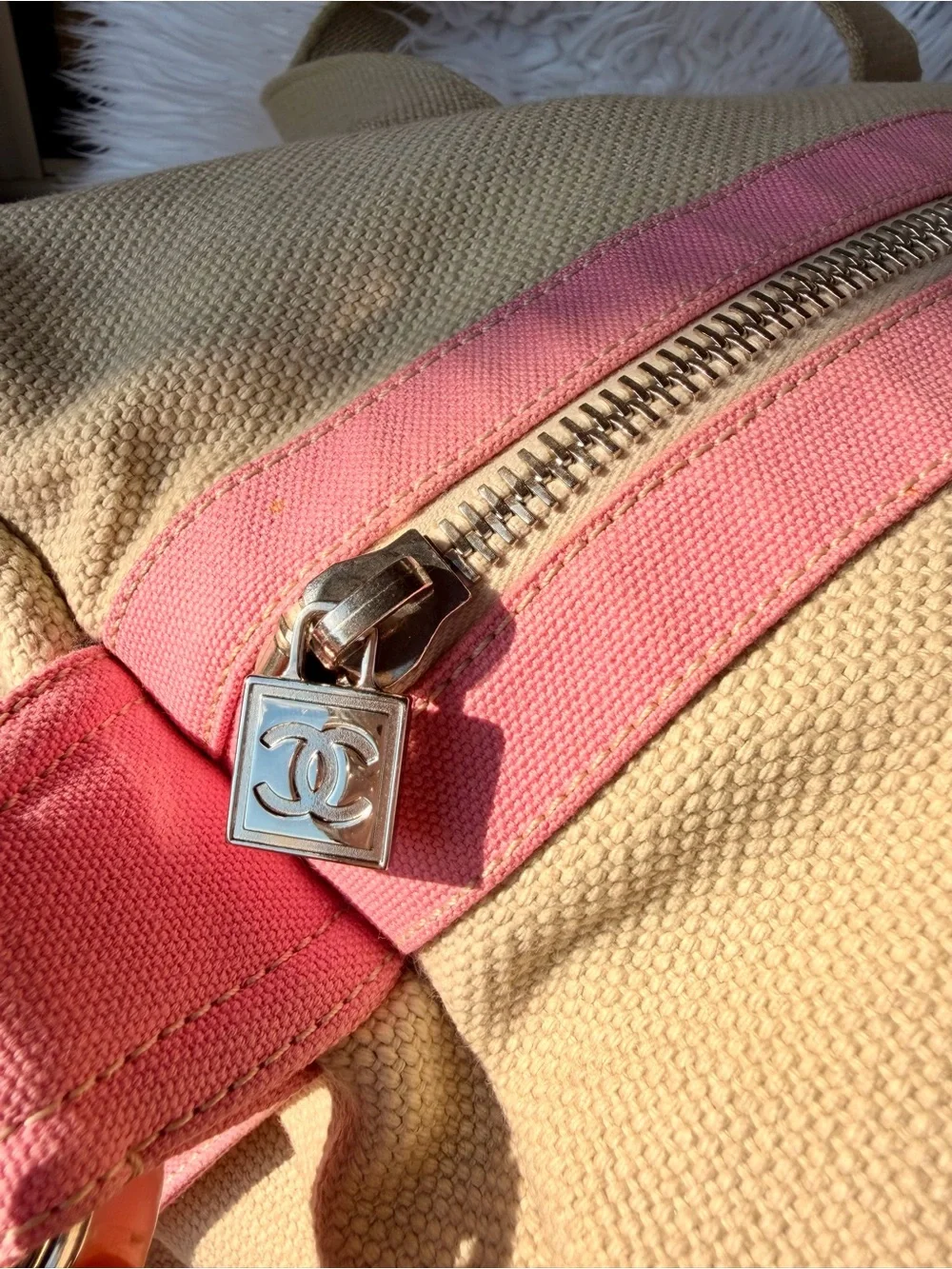 AUTHENTIC VINTAGE CHANEL SPORTS DUFFLE / BOSTON BAG 🩷
